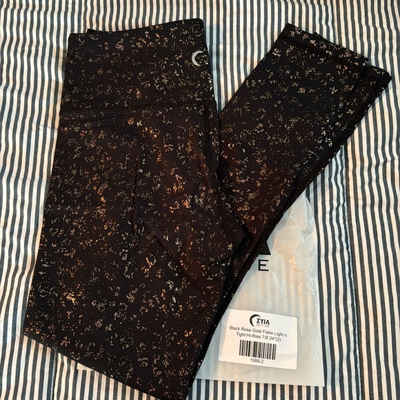 ZYIA Black Rose Gold Flake Light N Tight 24” leggings - Picture 1 of 4